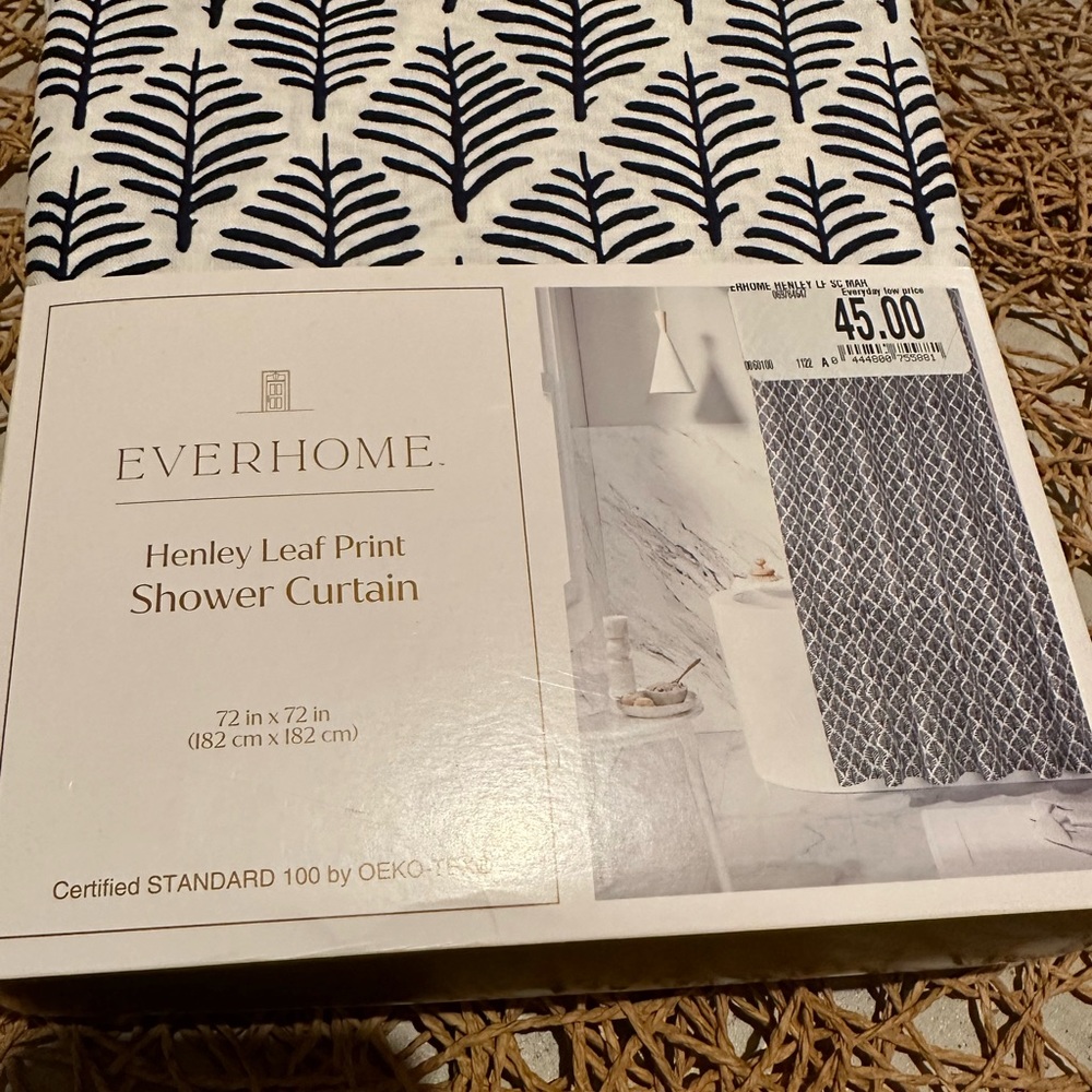 NWT- Henley Leaf Print shower curtain
